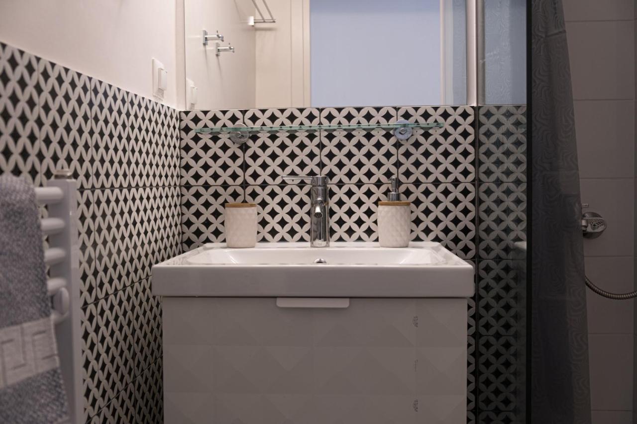 The Venetian Walls Smart Apartment *