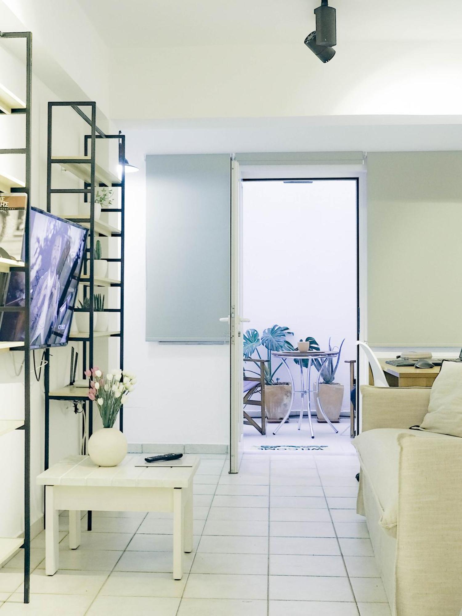 The Venetian Walls Smart Apartment *